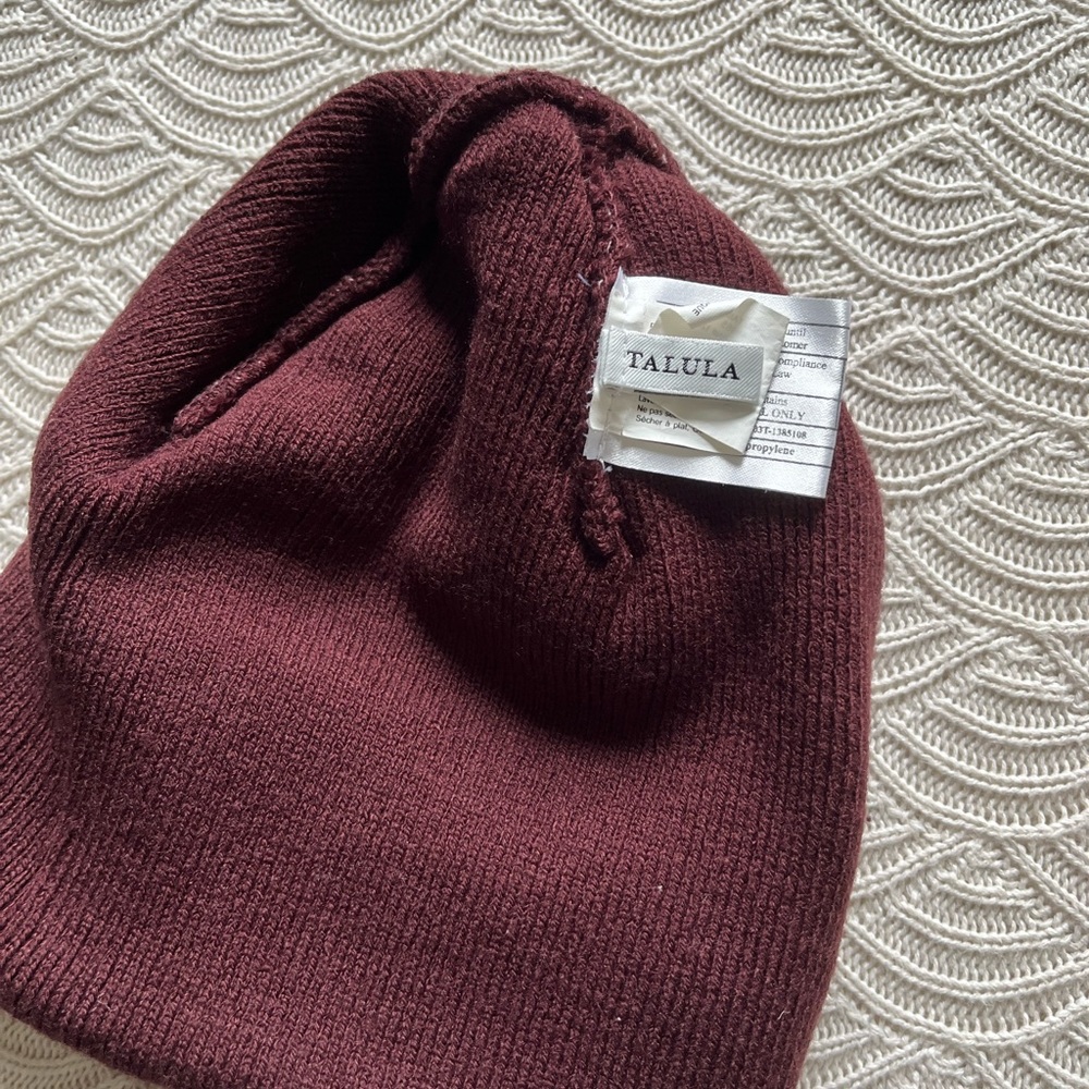 Aritzia • Talula Ribbed Beanie 🤍 - Picture 2 of 2